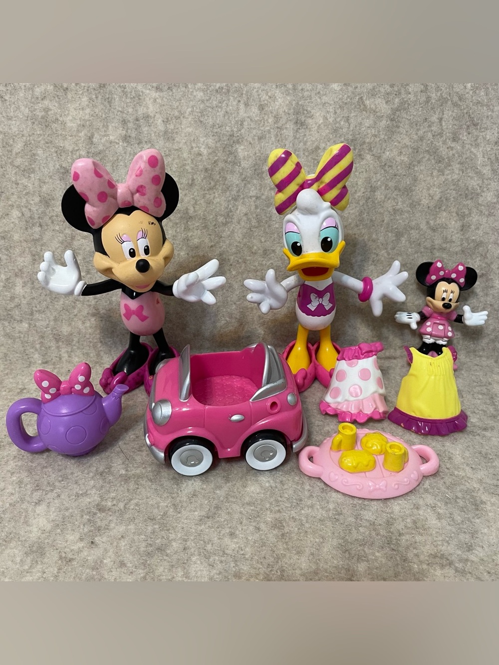 Minnie Mouse/Daisy Duck BowTique Snap N Style car